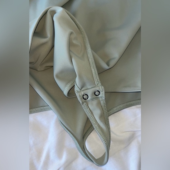 NWOT Express Body Contour Bodysuit Pale Earthy Sage Green Color  SIZE LARGE - Picture 5 of 6
